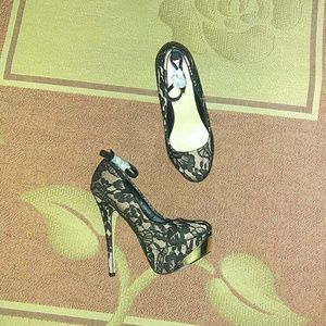 Shoedazzle unique pumps in BLK 9m